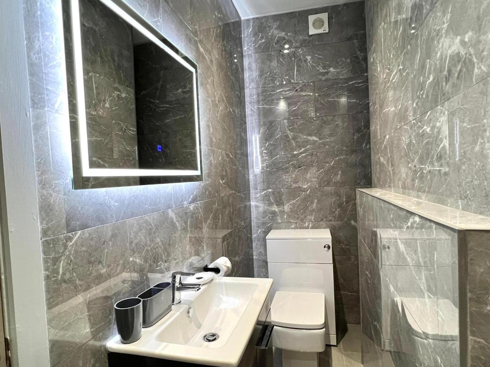 Whiskawaystays - Foregate Street - Apartment 3 Worcester Eksteriør bilde